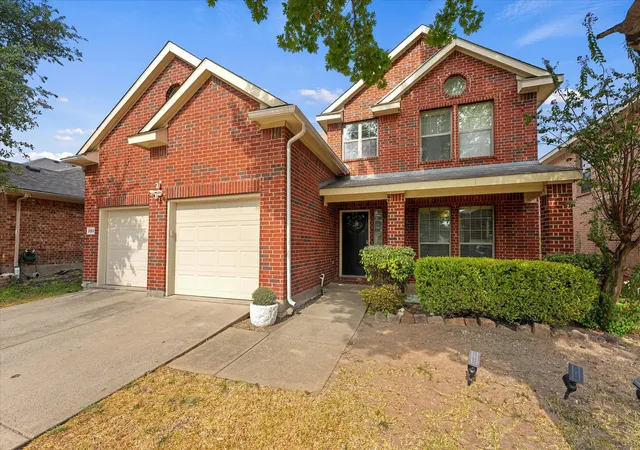Photo 2 of Single family home for sale at 2053 Lake Trl Dr, Heartland, TX 75126 | MLS# 21406482 | Listing updated on 2026-10-10