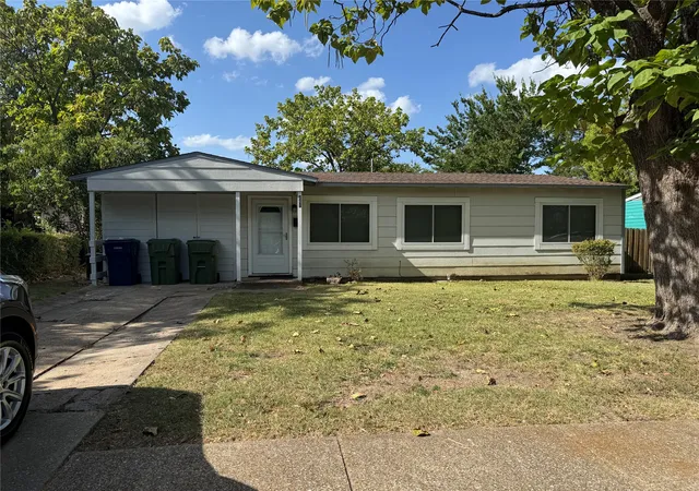 Photo 1 of Single family home for sale at 241 Casalita Dr, Garland, TX 75040 | MLS# 21390957 | Listing updated on 2026-10-08