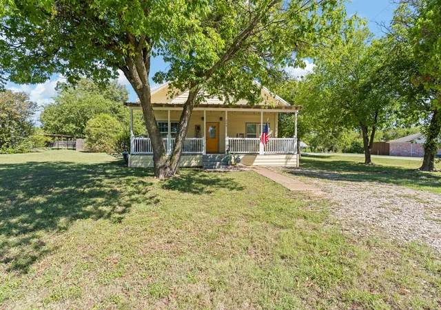 Photo 1 of Single family home for sale at 209 E Allen Ave, Godley, TX 76044 | MLS# 21405841 | Listing updated on 2026-10-08
