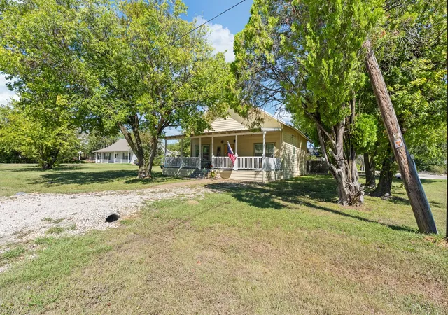 Photo 3 of Single family home for sale at 209 E Allen Ave, Godley, TX 76044 | MLS# 21405841 | Listing updated on 2026-10-08