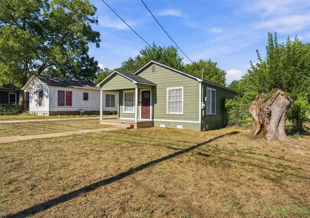 Photo 2 of Single family home for sale at 3301 N 23rd Street, Waco, TX 76708 | MLS# 21406579 | Listing updated on 2026-10-08