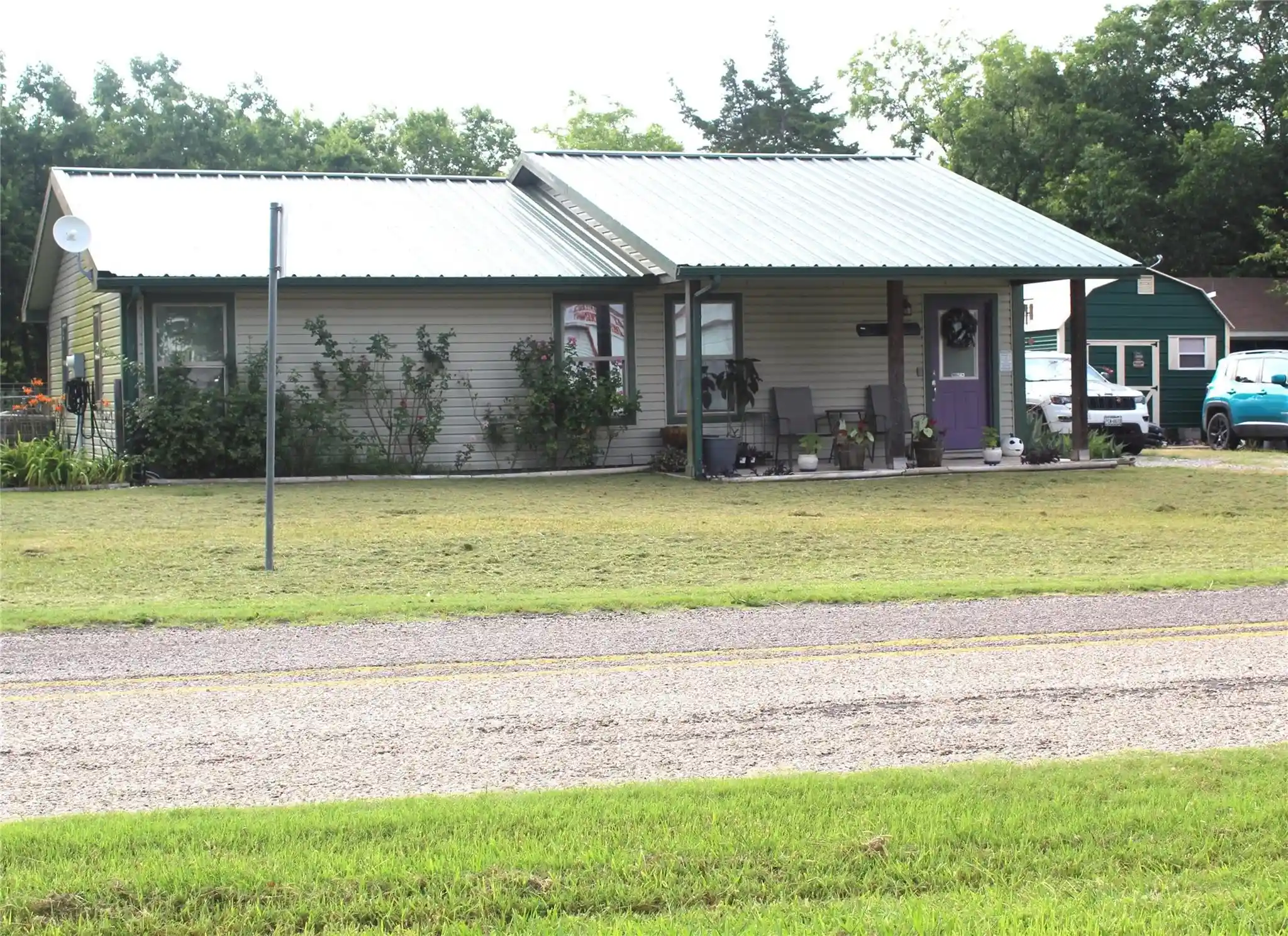 Photo 1 of Single family home for sale at 402 Cleveland St, Leonard, TX 75452 | MLS# 21406143 | Listing updated on 2026-10-15