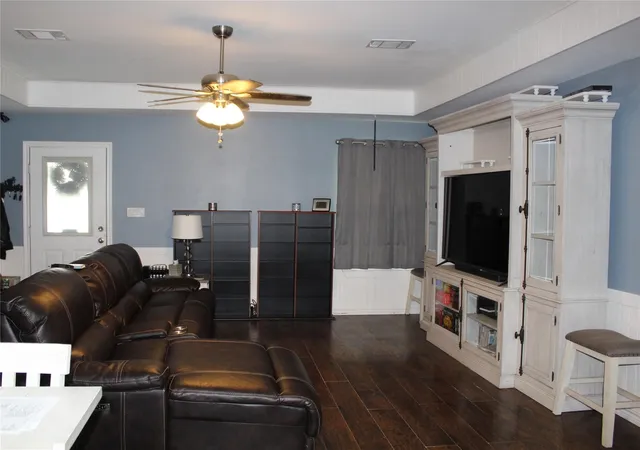 Photo 3 of Single family home for sale at 402 Cleveland St, Leonard, TX 75452 | MLS# 21406143 | Listing updated on 2026-10-08