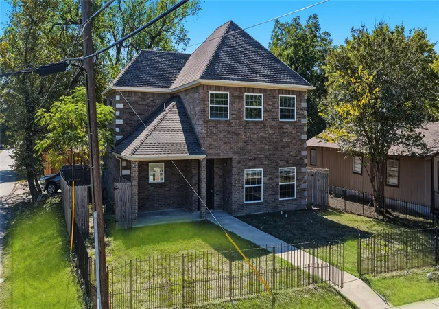 Photo 1 of Single family home for sale at 301 Mineral Wells, Terrell, TX 75160 | MLS# 21406613 | Listing updated on 2026-10-09