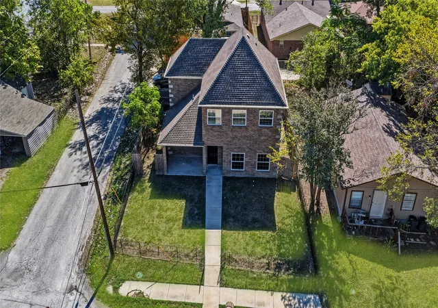 Photo 2 of Single family home for sale at 301 Mineral Wells, Terrell, TX 75160 | MLS# 21406613 | Listing updated on 2026-10-09