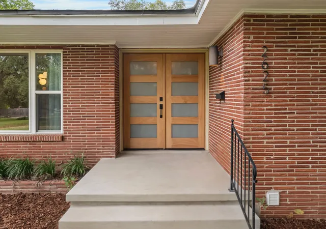 Photo 3 of Single family home for sale at 2625 Old Oaks Dr, Waco, TX 76710 | MLS# 21405231 | Listing updated on 2026-10-08