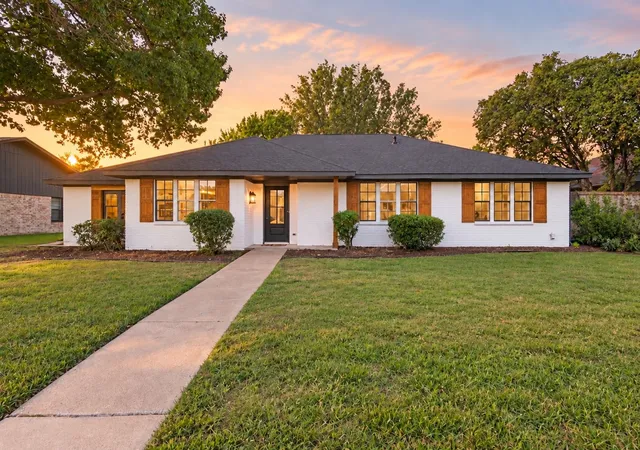 Photo 1 of Single family home for sale at 2815 Staffordshire Dr, Carrollton, TX 75007 | MLS# 21368765 | Listing updated on 2026-10-08