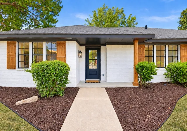 Photo 2 of Single family home for sale at 2815 Staffordshire Dr, Carrollton, TX 75007 | MLS# 21368765 | Listing updated on 2026-10-08