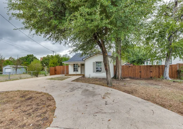Photo 1 of Single family home for sale at 1239 Lonsdale Ave, Dallas, TX 75217 | MLS# 21406630 | Listing updated on 2026-10-08