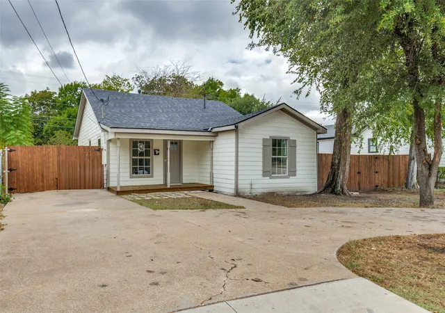 Photo 3 of Single family home for sale at 1239 Lonsdale Ave, Dallas, TX 75217 | MLS# 21406630 | Listing updated on 2026-10-08