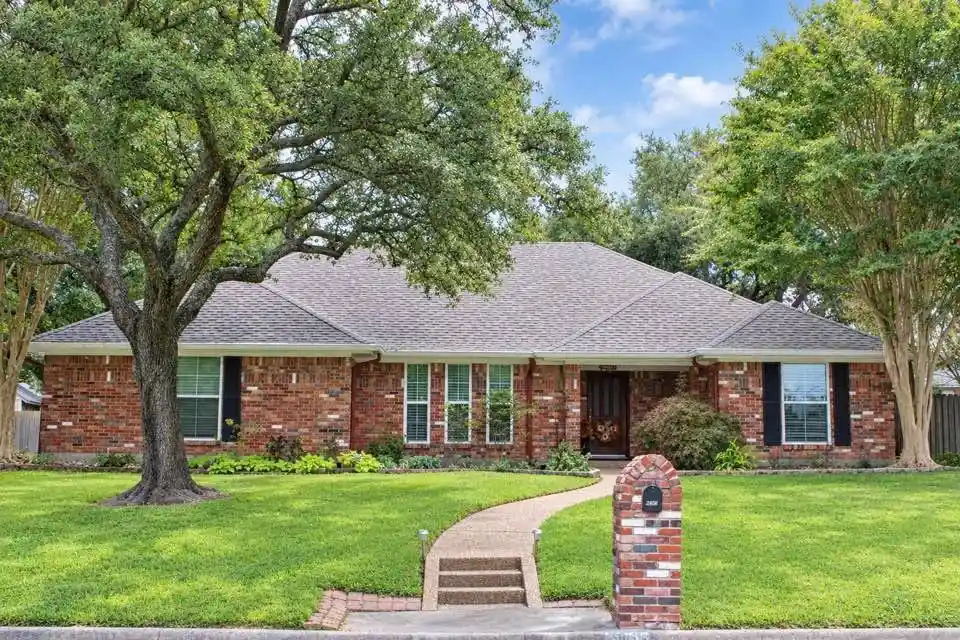 Photo 1 of Single family home for sale at 903 Canyon Dr, Cleburne, TX 76033 | MLS# 21369536 | Listing updated on 2026-10-27