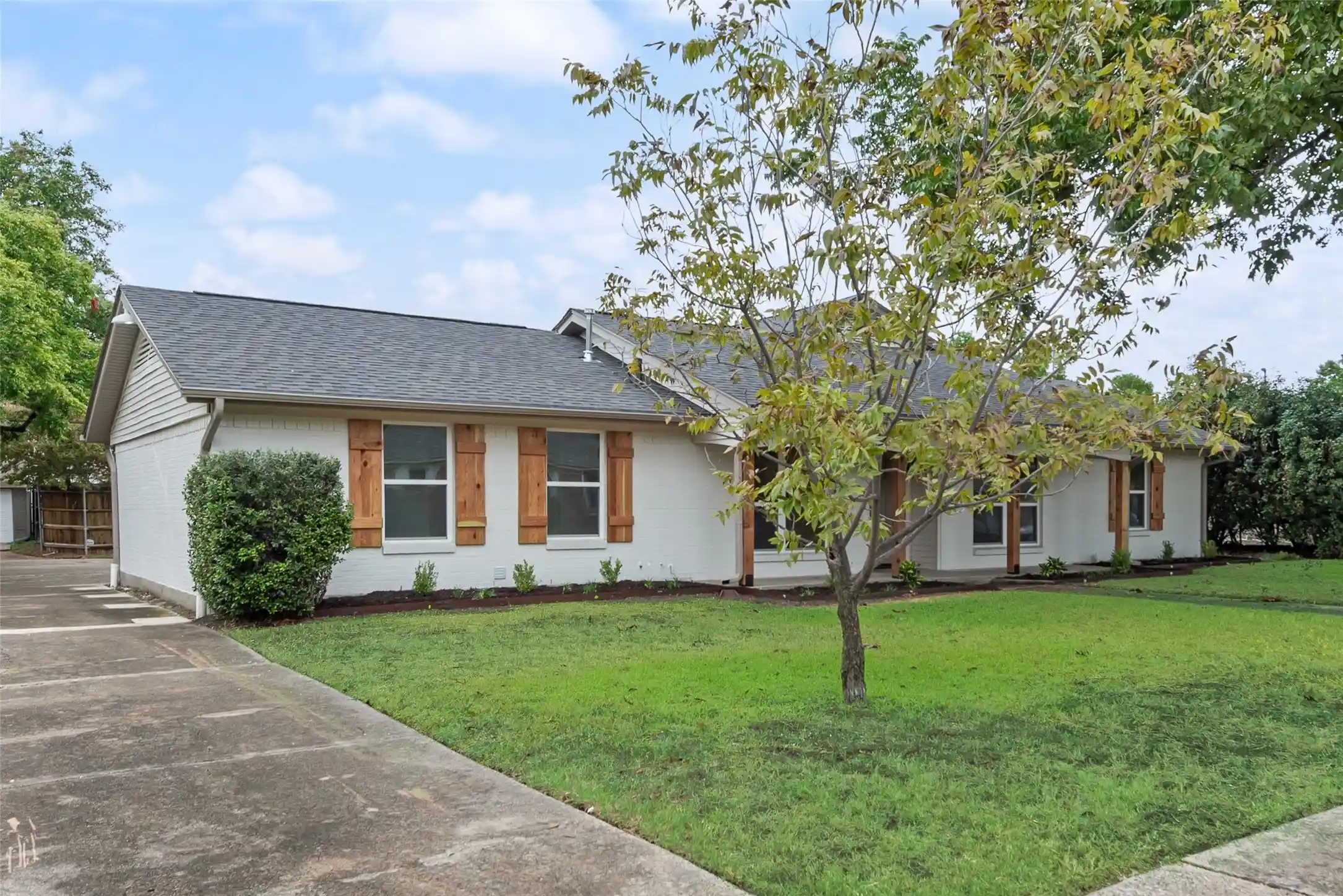Photo 1 of Single family home for sale at 3431 Cloverdale Ln, Farmers Branch, TX 75234 | MLS# 21403322 | Listing updated on 2026-10-17