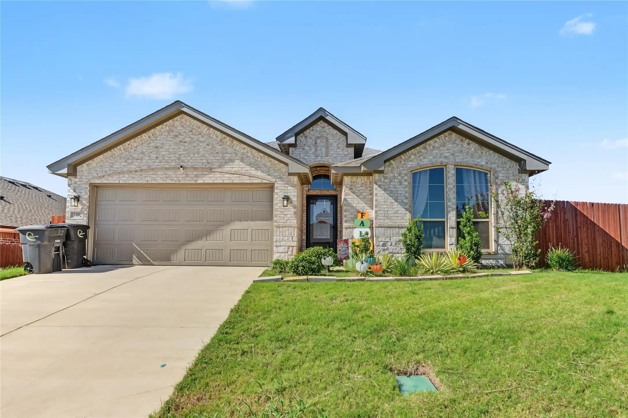 Photo 1 of Single family home for sale at 1400 Quail Crk Dr, Cleburne, TX 76033 | MLS# 21391472 | Listing updated on 2026-10-08