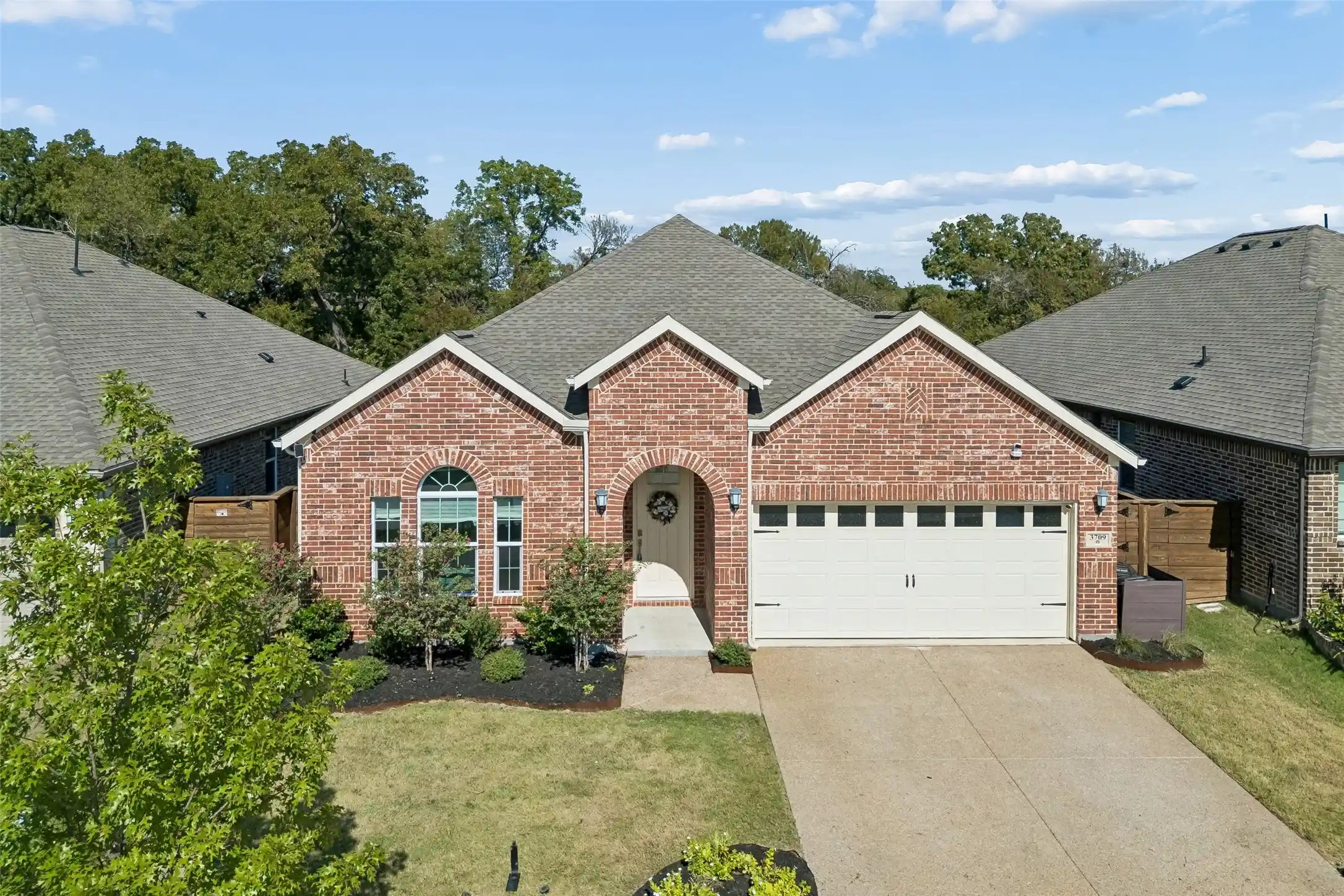 Photo 1 of Single family home for sale at 3709 Grace Ln, Mesquite, TX 75181 | MLS# 21397408 | Listing updated on 2026-10-27