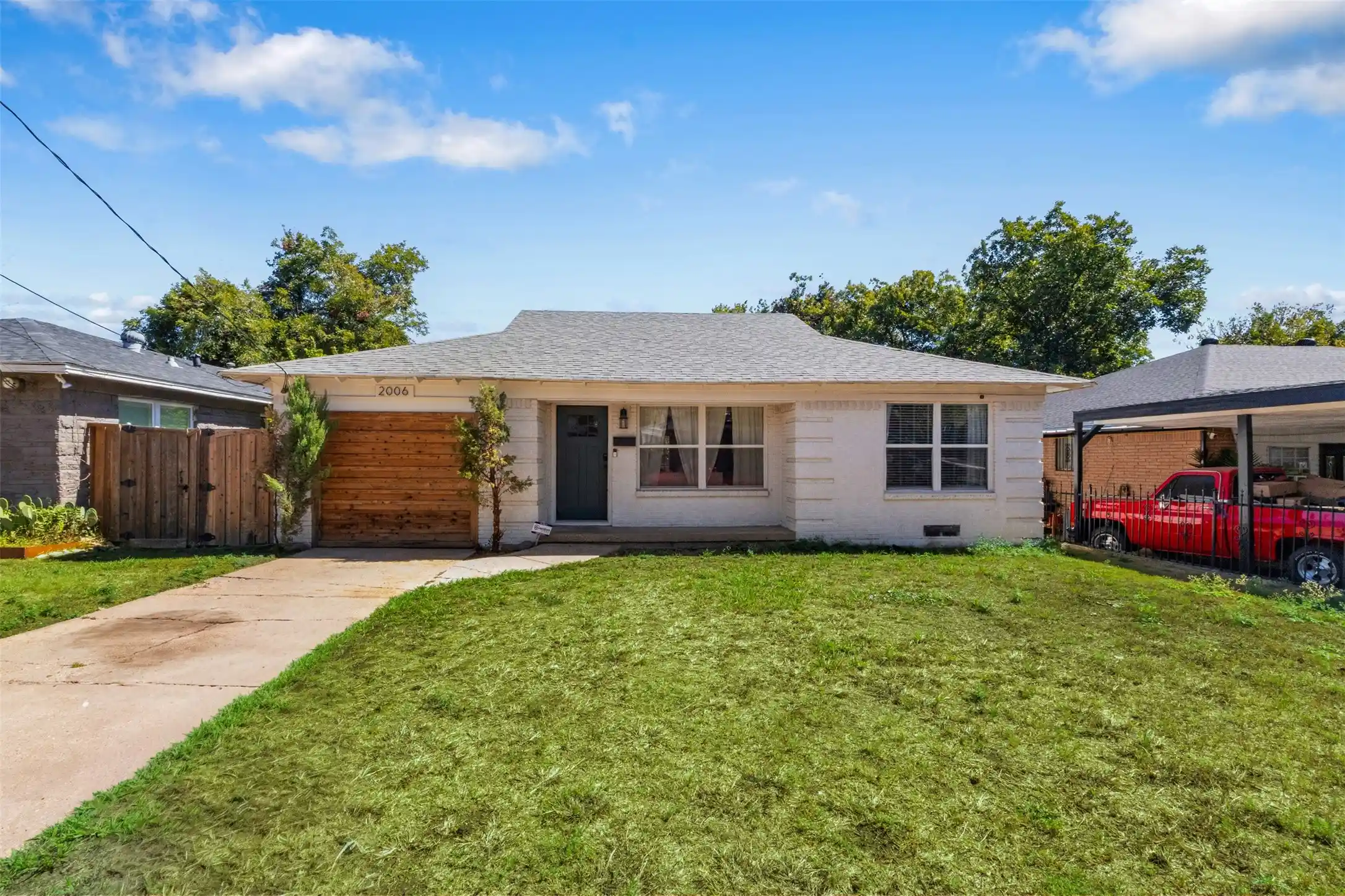 Single family home for sale at 2006 Boyd St, Dallas, TX 75224 | MLS# 21406436