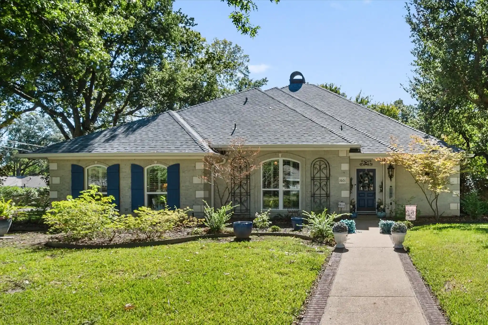Photo 1 of Sale Pending at 1601 Bridle Path, Corsicana, TX 75110 | MLS# 21403680 | Listing updated on 2026-10-23