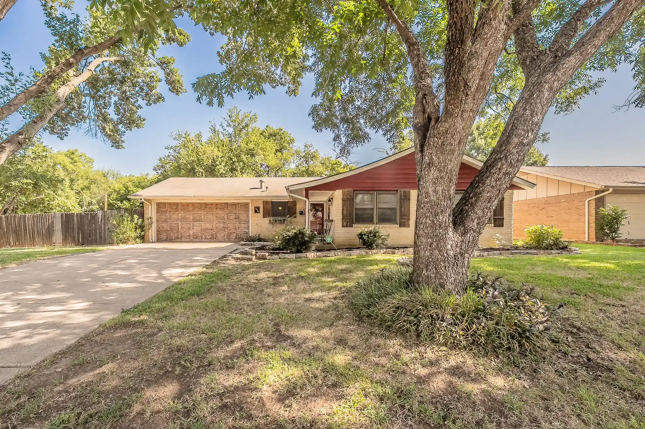 Photo 1 of Single family home for sale at 612 Bayless Dr, Euless, TX 76040 | MLS# 21405547 | Listing updated on 2026-10-08