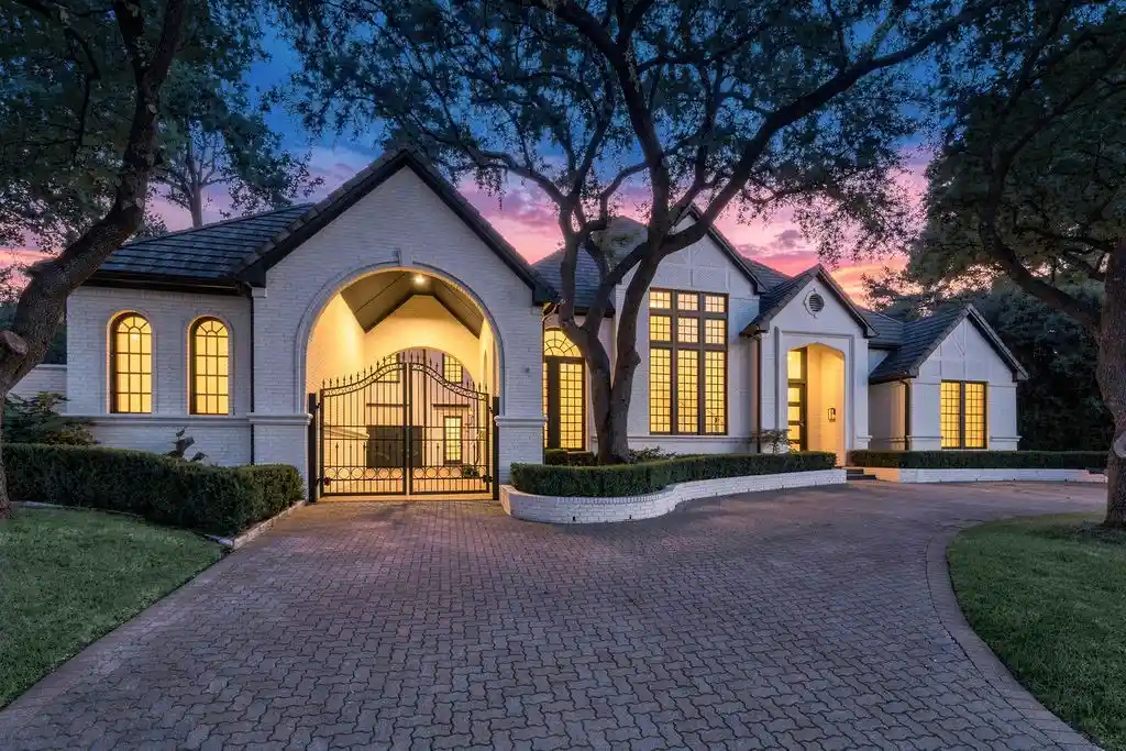 Photo 1 of Mansion for sale at 17632 Harbord Oaks Cir, Dallas, TX 75252 | MLS# 21394825 | Listing updated on 2026-10-08