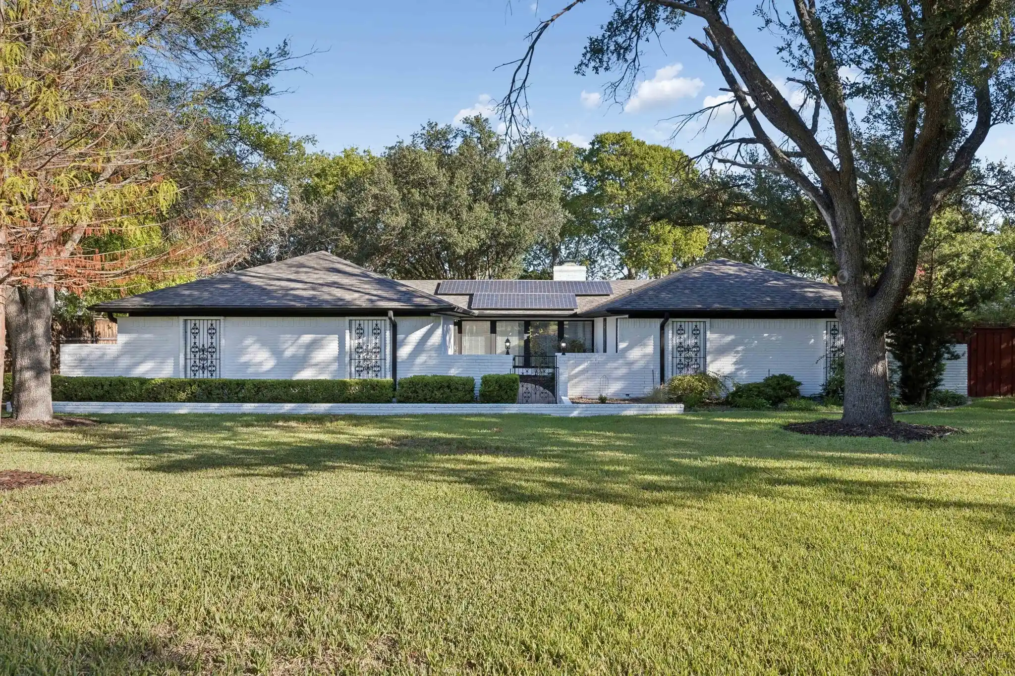 Photo 1 of Sale Pending at 18 Legend Rd, Benbrook, TX 76132 | MLS# 21406760 | Listing updated on 2026-10-22