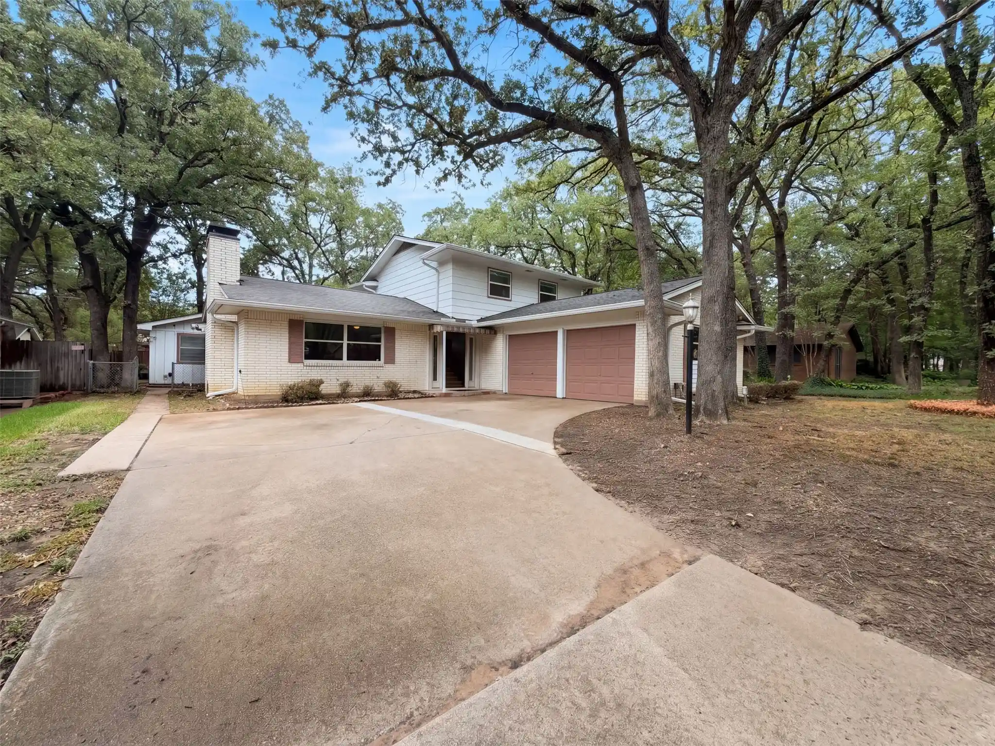 Single family home for sale at 3411 Halifax Dr, Arlington, TX 76013 | MLS# 21405154