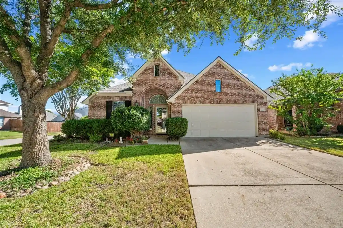 Photo 1 of Single family home for sale at 5132 Welara Dr, Grand Prairie, TX 75052 | MLS# 21406243 | Listing updated on 2026-10-17