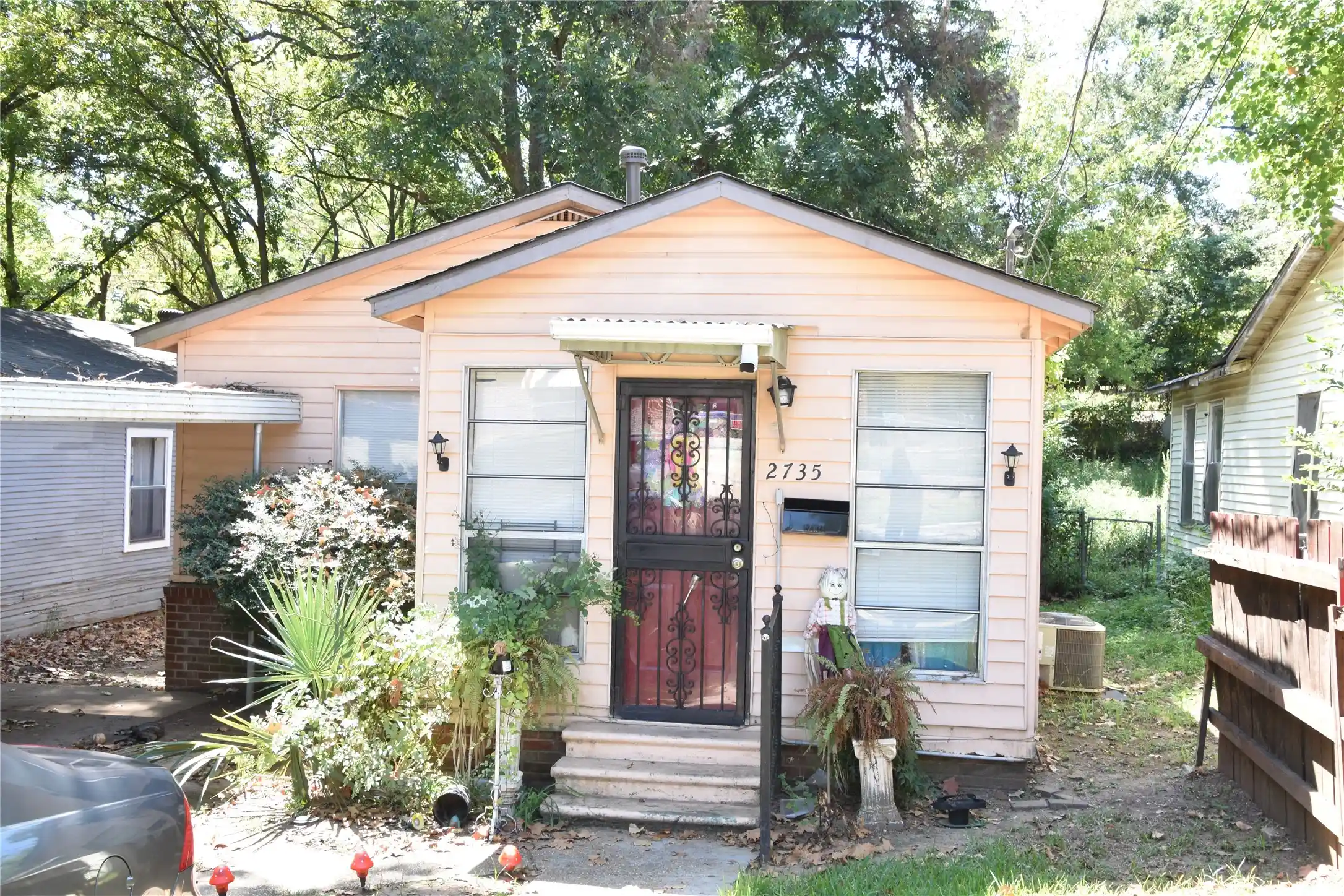 Single family home for sale at 2735 Myrtle St, Shreveport, LA 71103 | MLS# 21405438