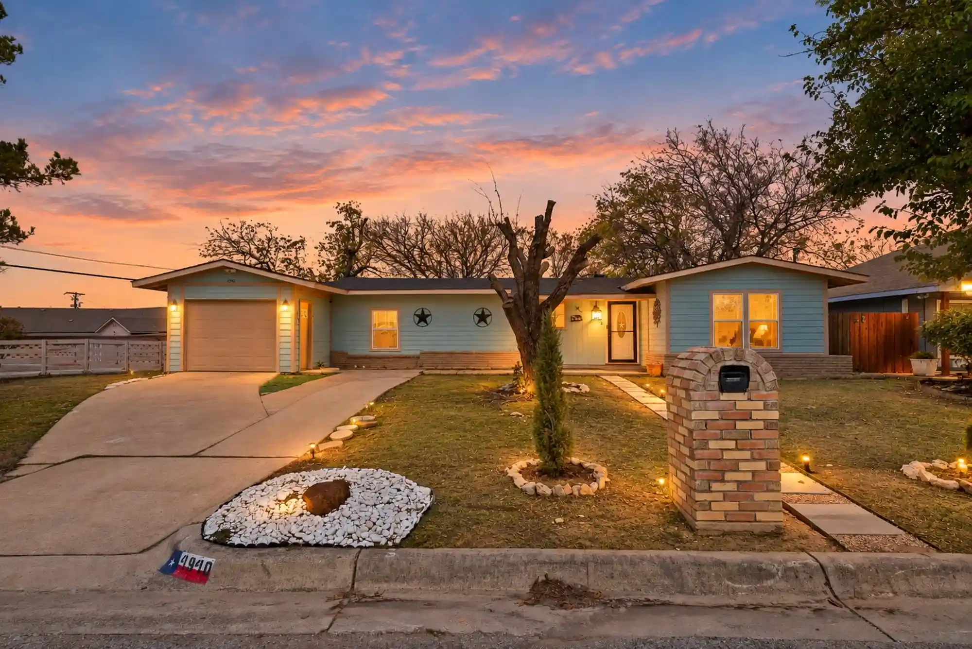 Photo 1 of Sale Pending at 4940 Flagstone Dr, Fort Worth, TX 76114 | MLS# 21406610 | Listing updated on 2026-10-21
