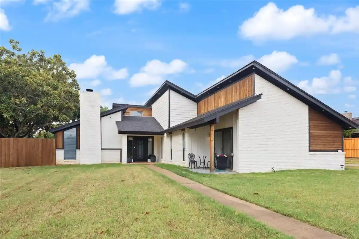 Single family home for sale at 104 San Medina Ln, Joshua, TX 76058 | MLS# 21400666