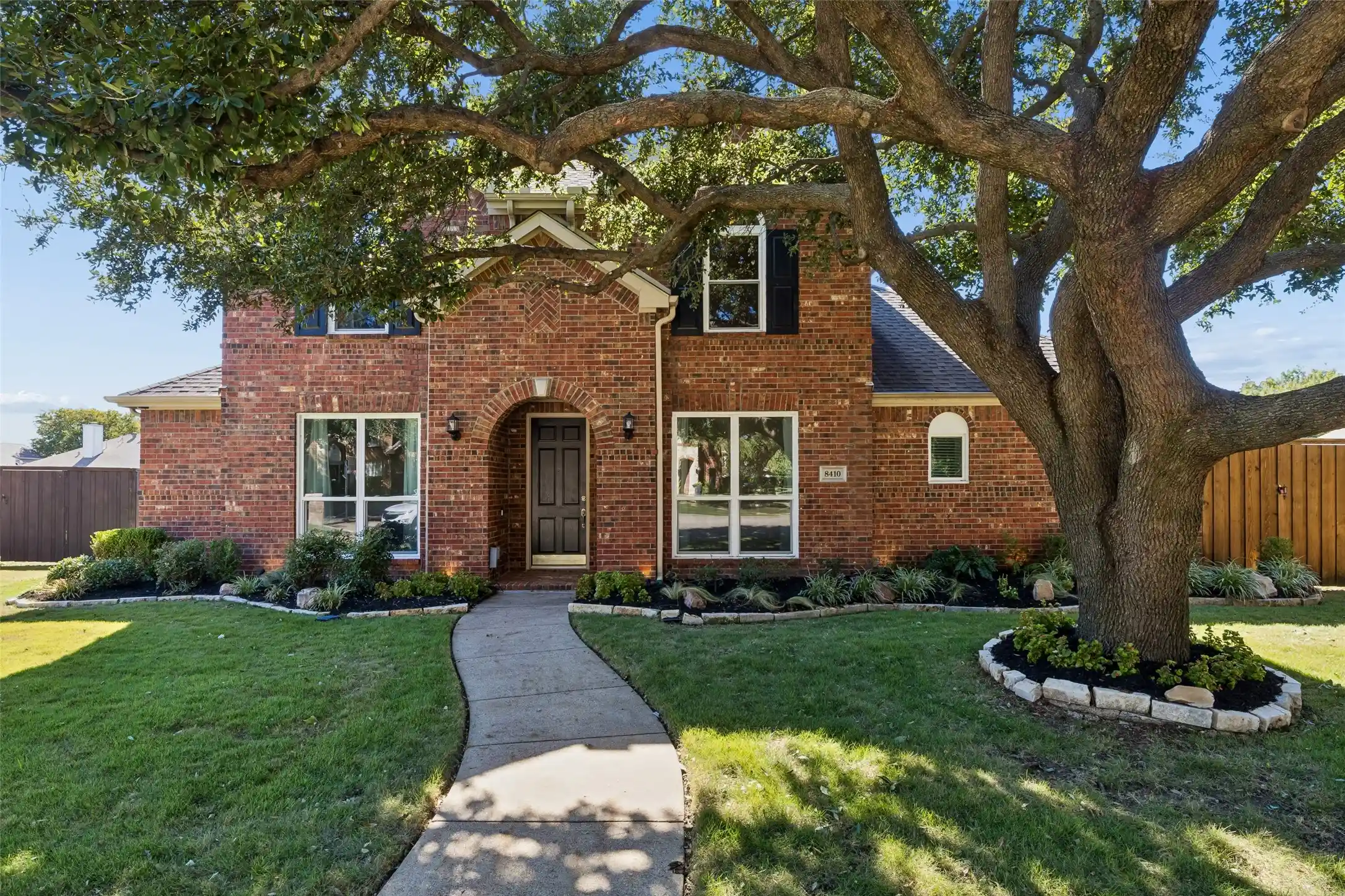 Photo 1 of Single family home for sale at 8410 Lexington Ct, Rowlett, TX 75089 | MLS# 21404424 | Listing updated on 2026-10-28