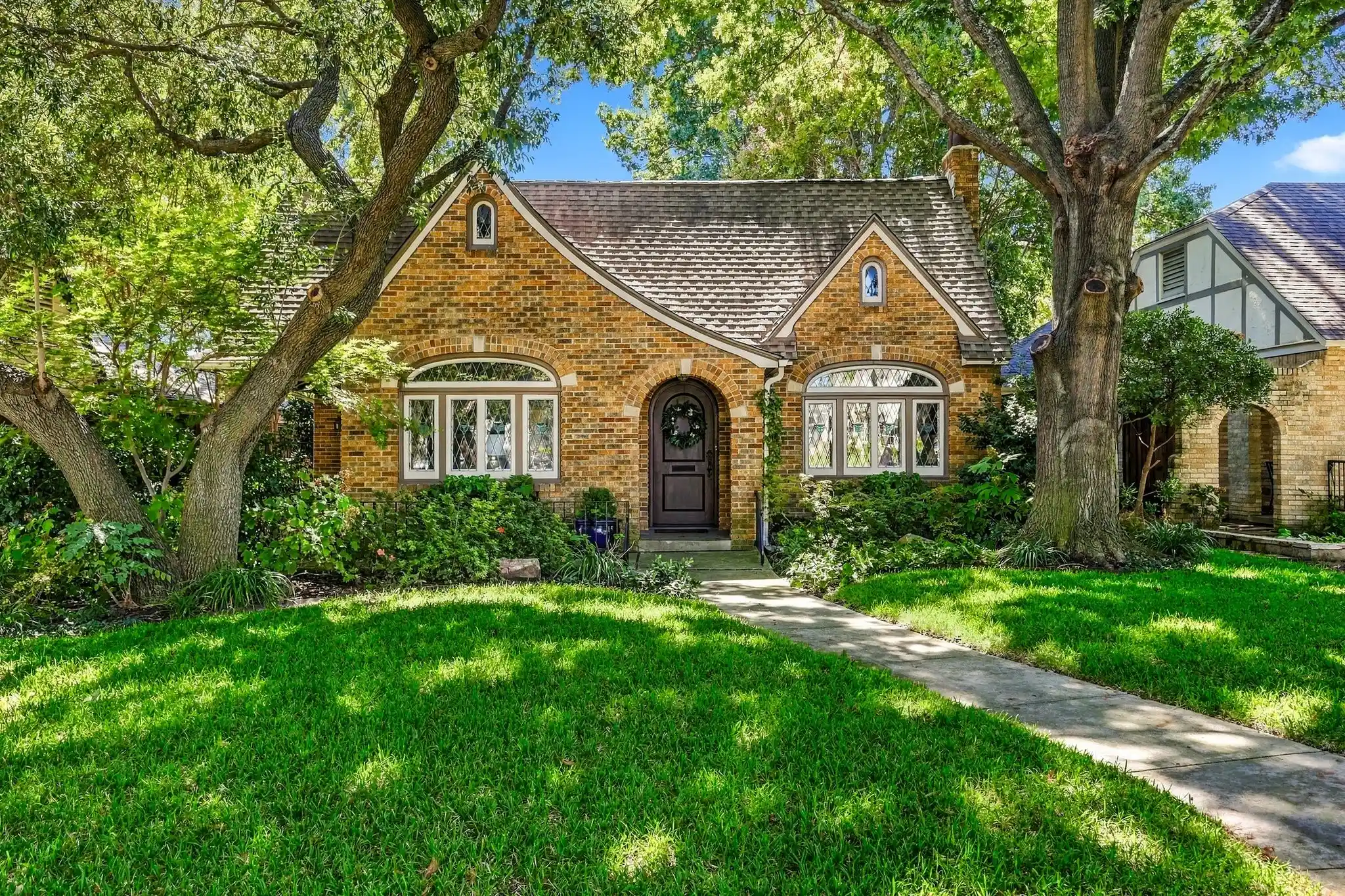 Photo 1 of Single family home for sale at 5906 Mercedes Ave, Dallas, TX 75206 | MLS# 21401978 | Listing updated on 2026-10-28