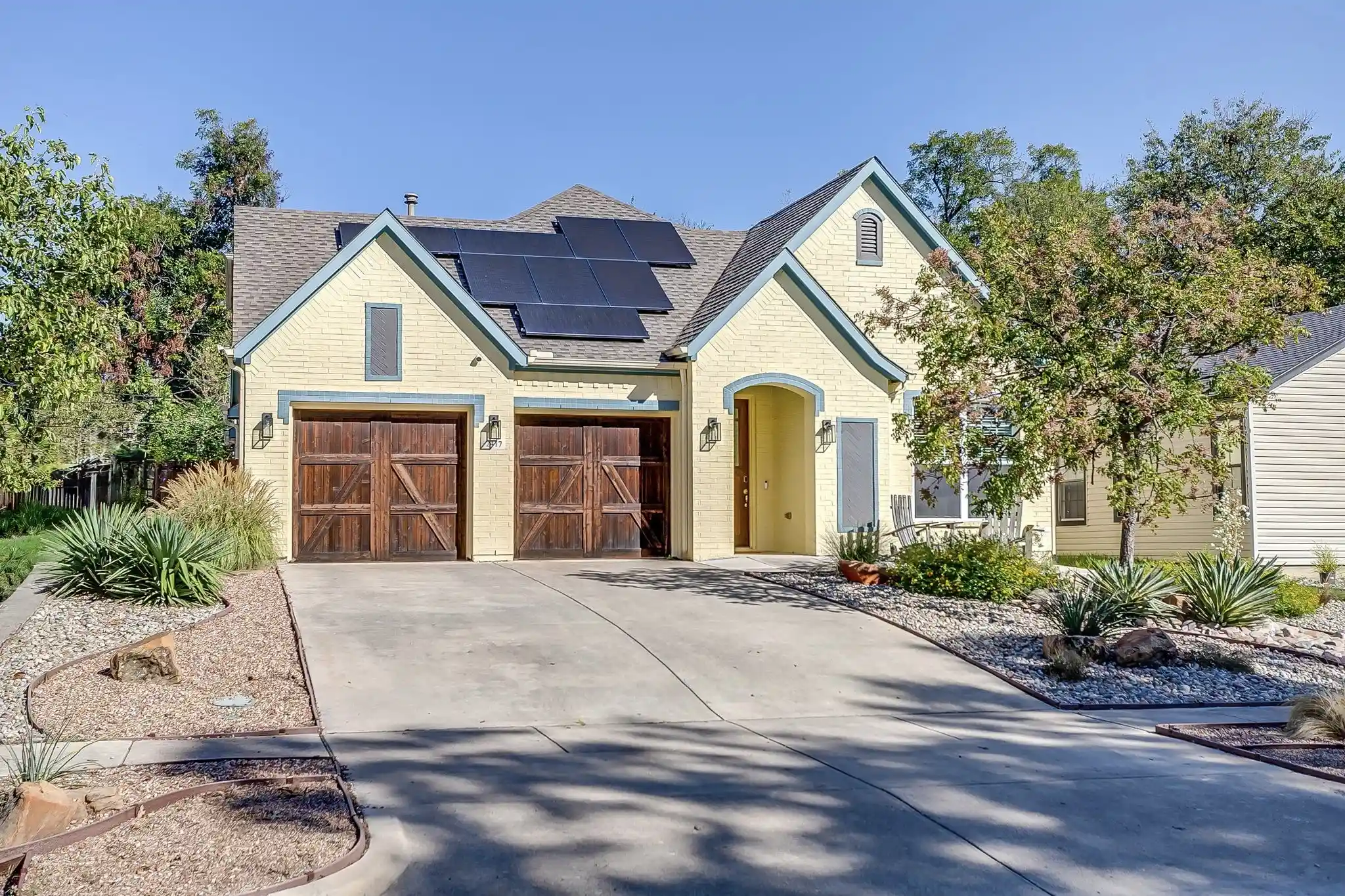 Photo 1 of Single family home for sale at 2417 Ryan Ave, Fort Worth, TX 76110 | MLS# 21402893 | Listing updated on 2026-10-28