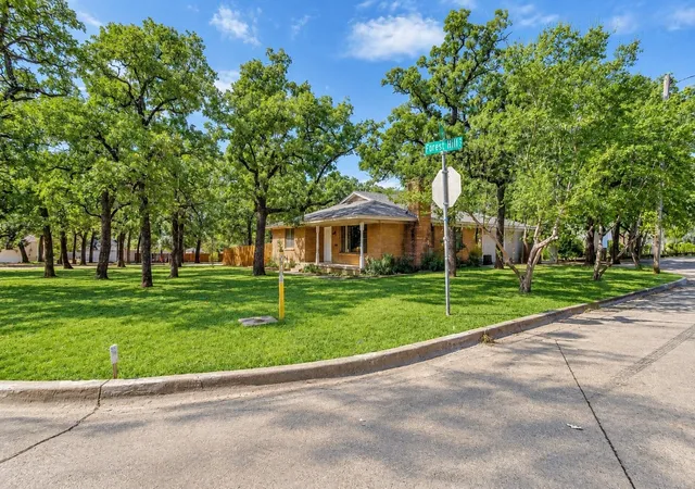 Single family home for sale at 6200 Forest Hl Dr, Forest Hill, TX 76119 | MLS# 21390195