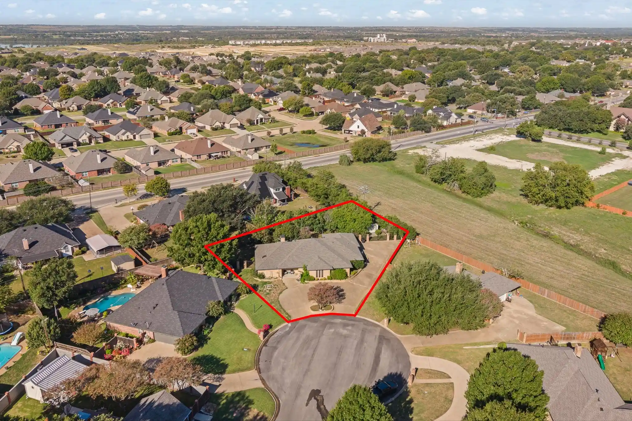 Photo 1 of Single family home for sale at 1605 Heather Ct, Cleburne, TX 76033 | MLS# 21407371 | Listing updated on 2026-10-17
