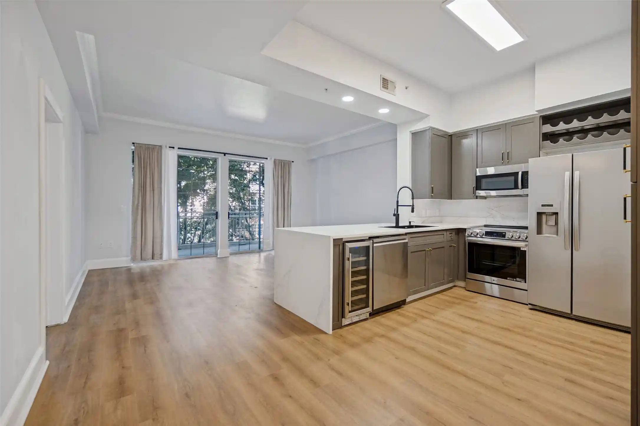 Photo 1 of Condo for sale at 3225 Turtle Crk Blvd #334, Dallas, TX 75219 | MLS# 21405410 | Listing updated on 2026-10-09