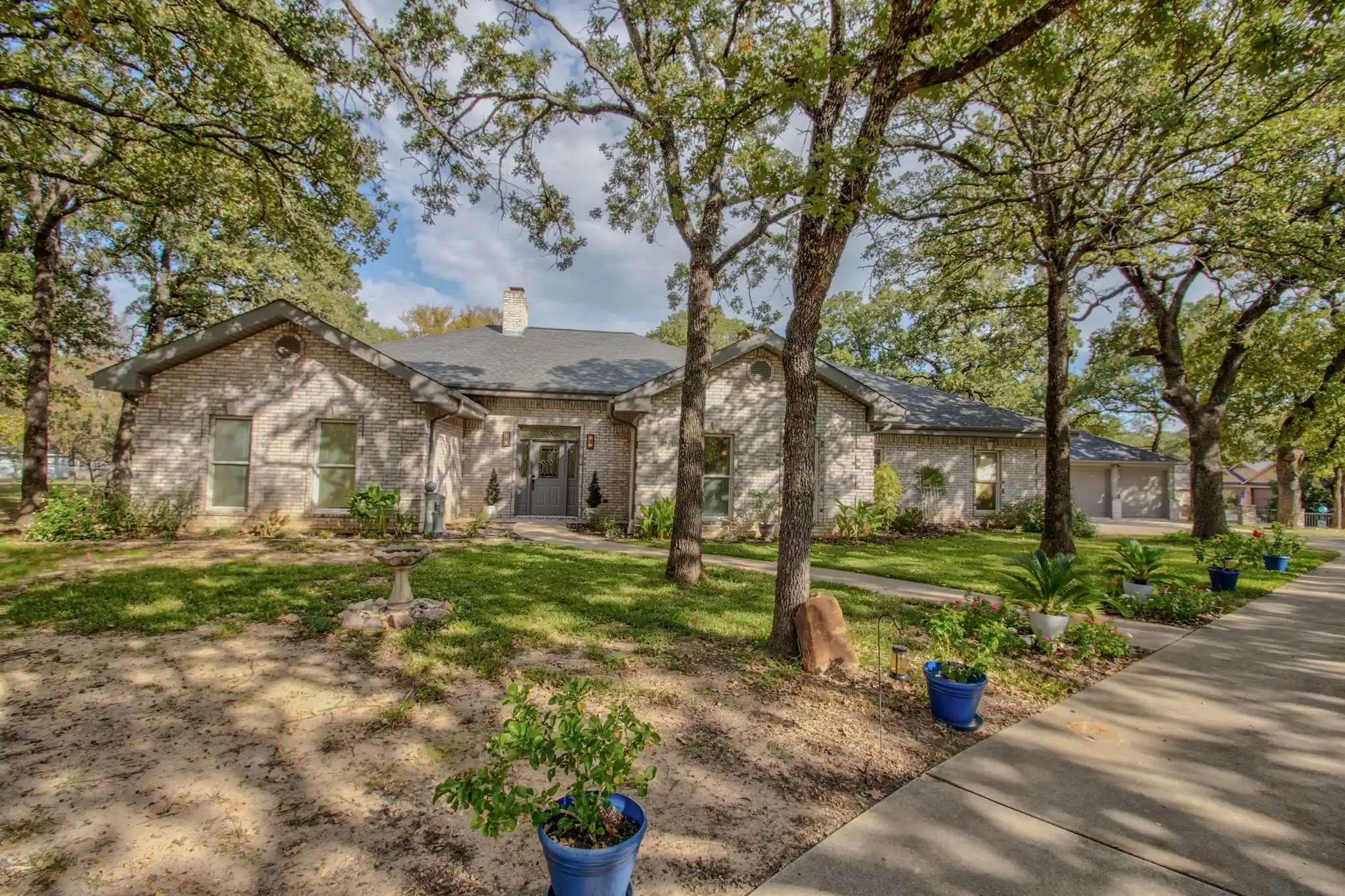 Single family home for sale at 101 Tomahawk Dr, Gainesville, TX 76240 | MLS# 21406939