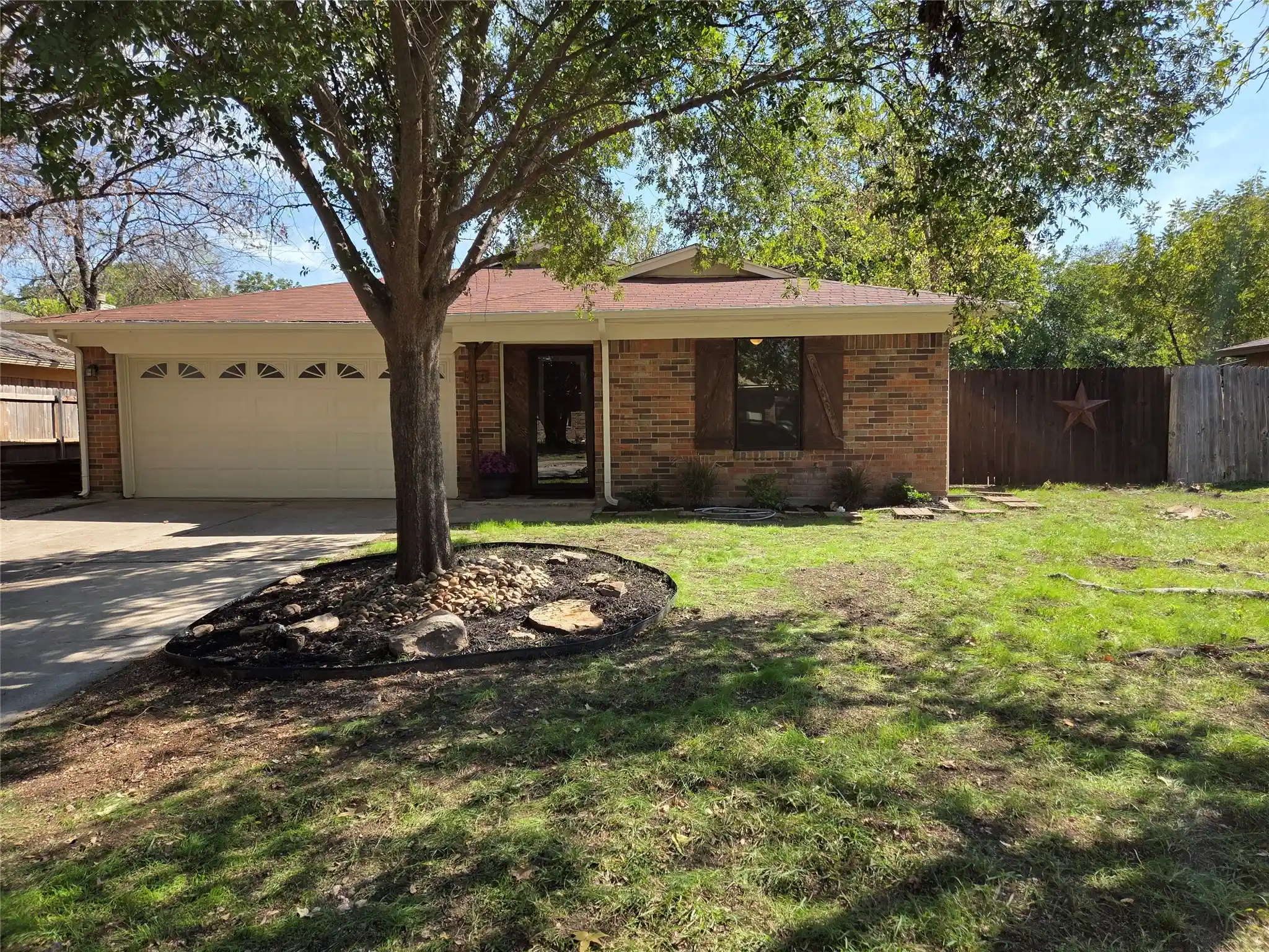 Photo 1 of Single family home for sale at 421 Allencrest Dr, Fort Worth, TX 76108 | MLS# 21407631 | Listing updated on 2026-10-26
