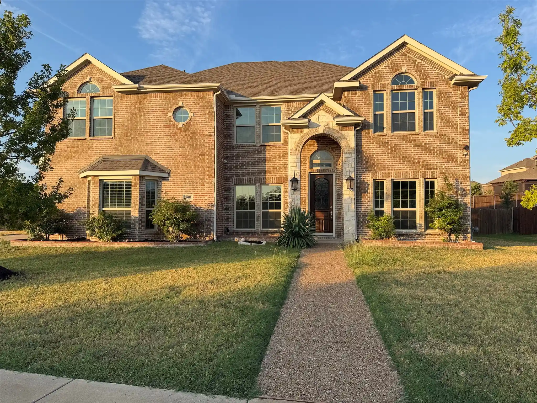 Photo 1 of Sale Pending at 908 Heath Crk Dr, De Soto, TX 75115 | MLS# 21407741 | Listing updated on 2026-10-28