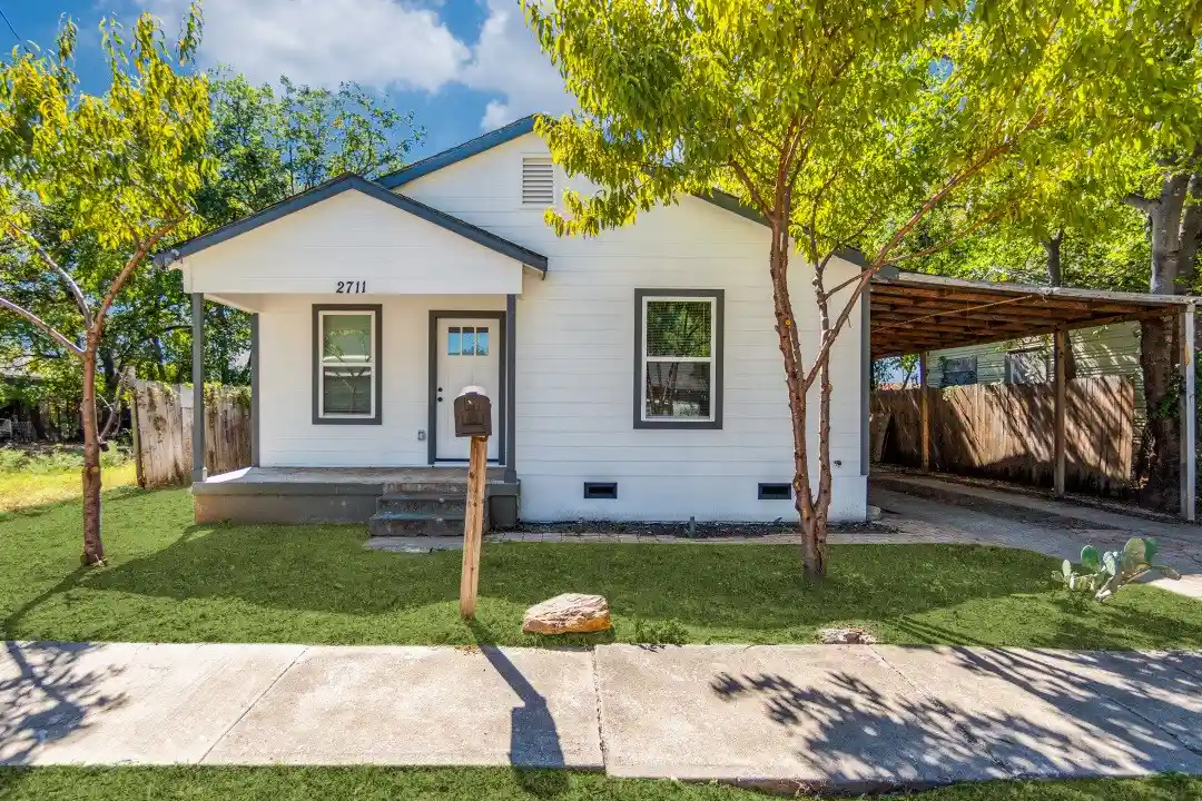Photo 1 of Sale Pending at 2711 Springdale St, Dallas, TX 75210 | MLS# 21407308 | Listing updated on 2026-10-27