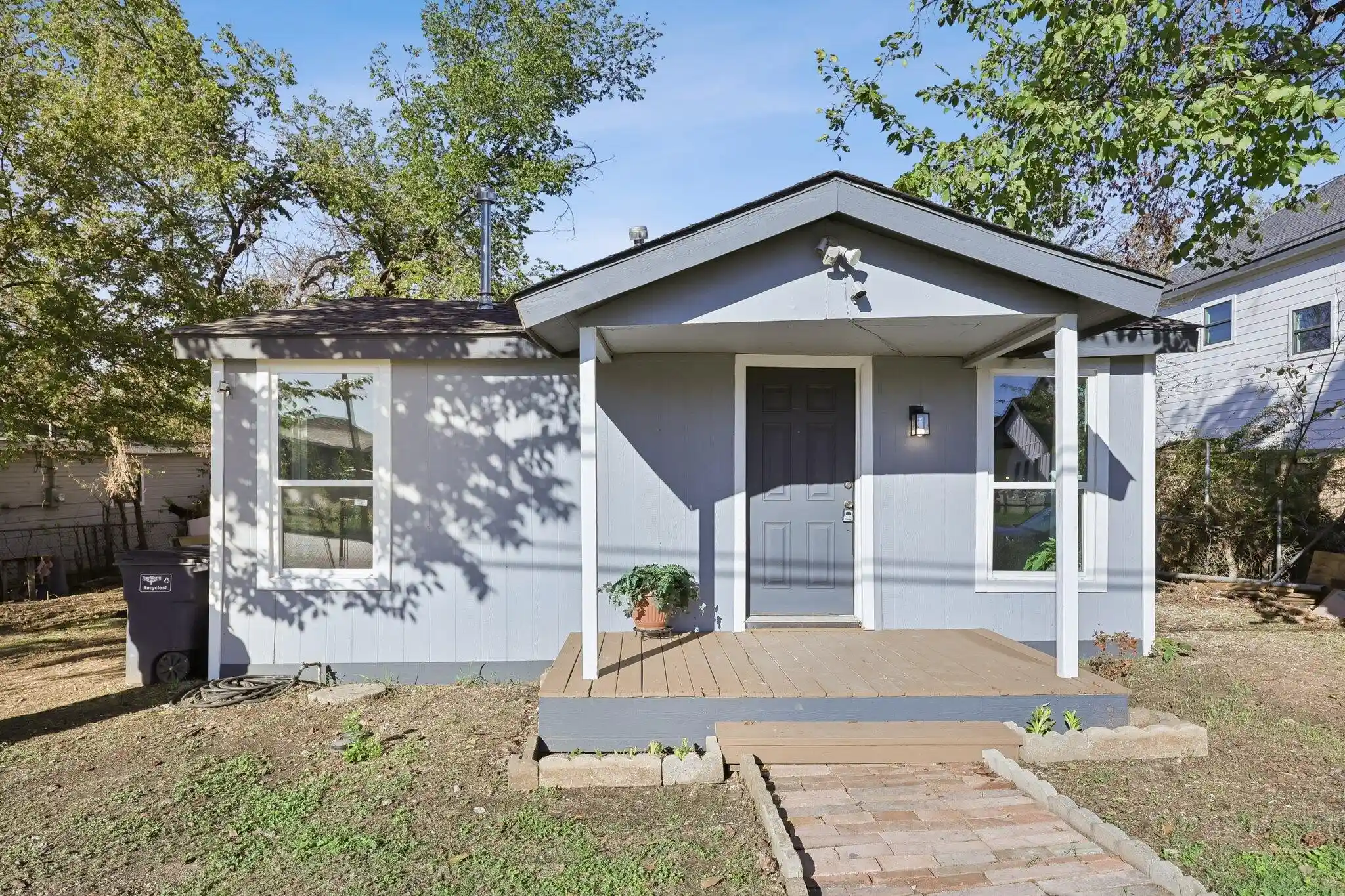 Photo 1 of Single family home for sale at 1724 Lloyd Ave, Fort Worth, TX 76105 | MLS# 21407783 | Listing updated on 2026-10-24