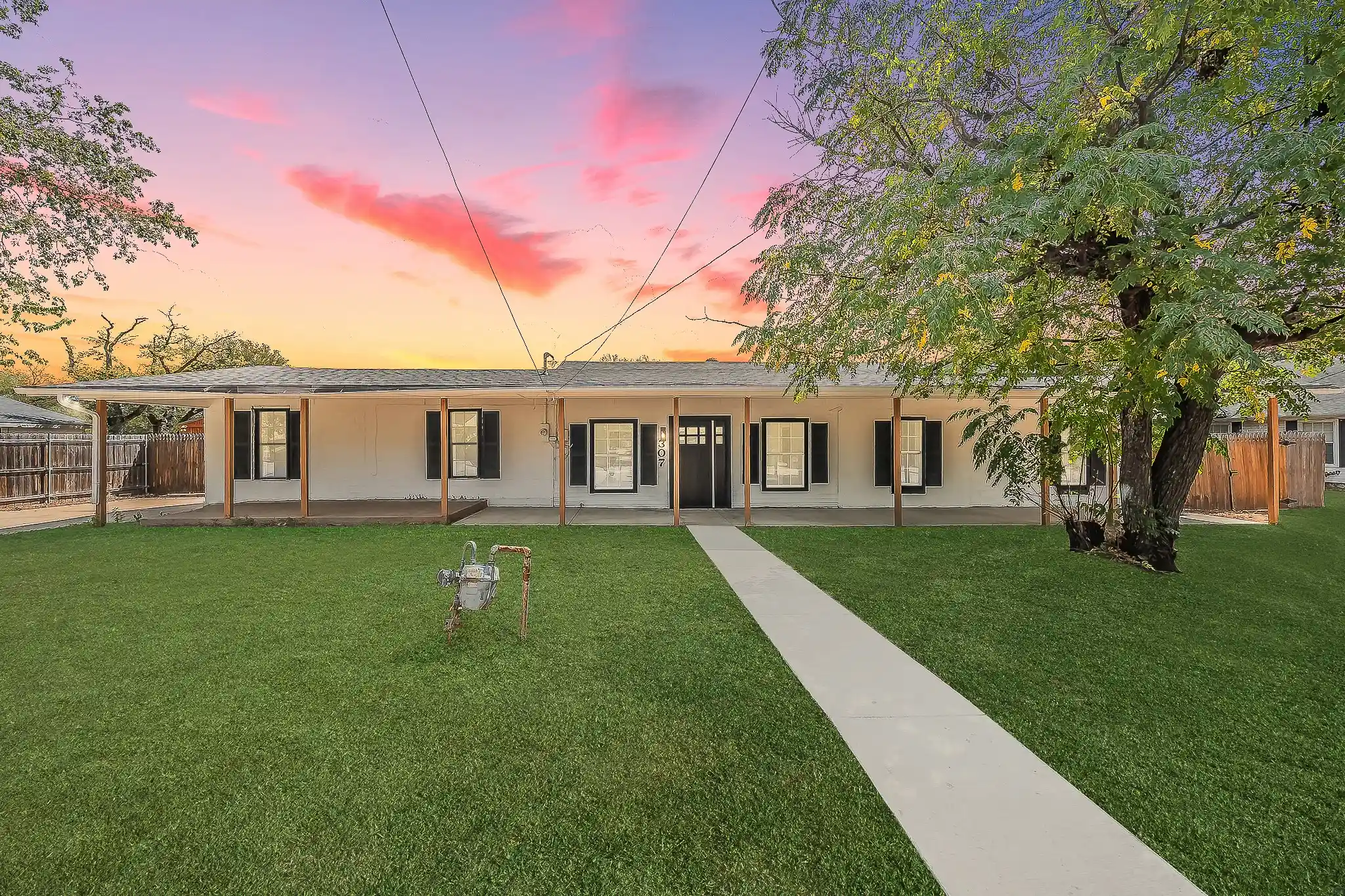Photo 1 of Single family home for sale at 307 Ross Ave, Glen Rose, TX 76043 | MLS# 21368285 | Listing updated on 2026-10-30