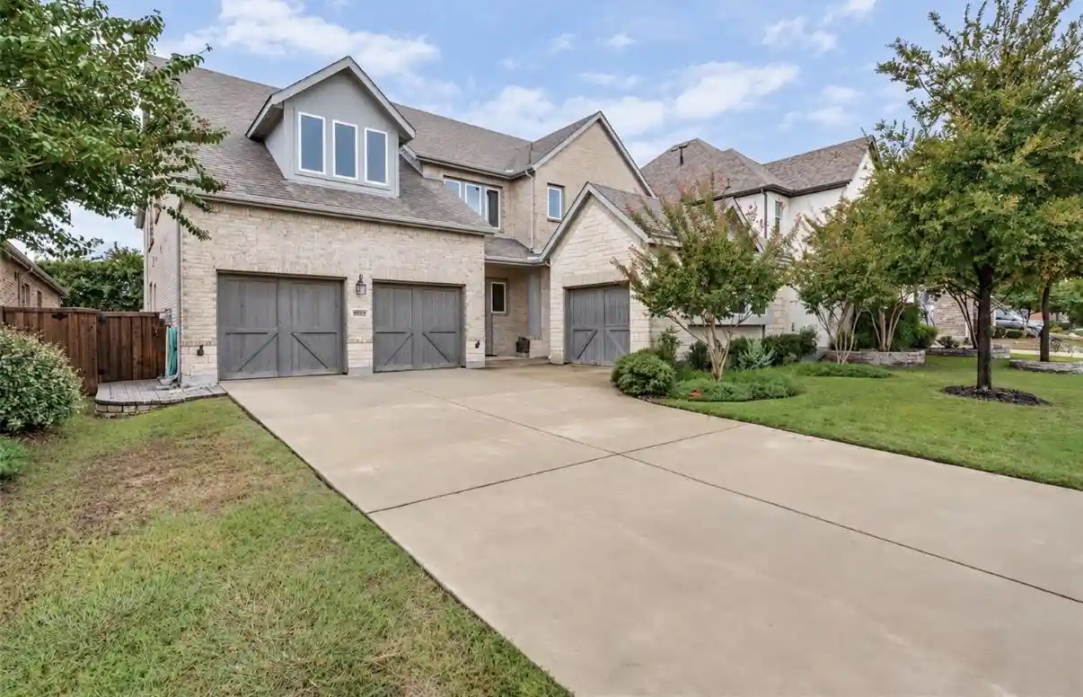 Photo 1 of Single family home for sale at 8044 Sarahville Dr, Dallas, TX 75252 | MLS# 21403716 | Listing updated on 2026-10-11