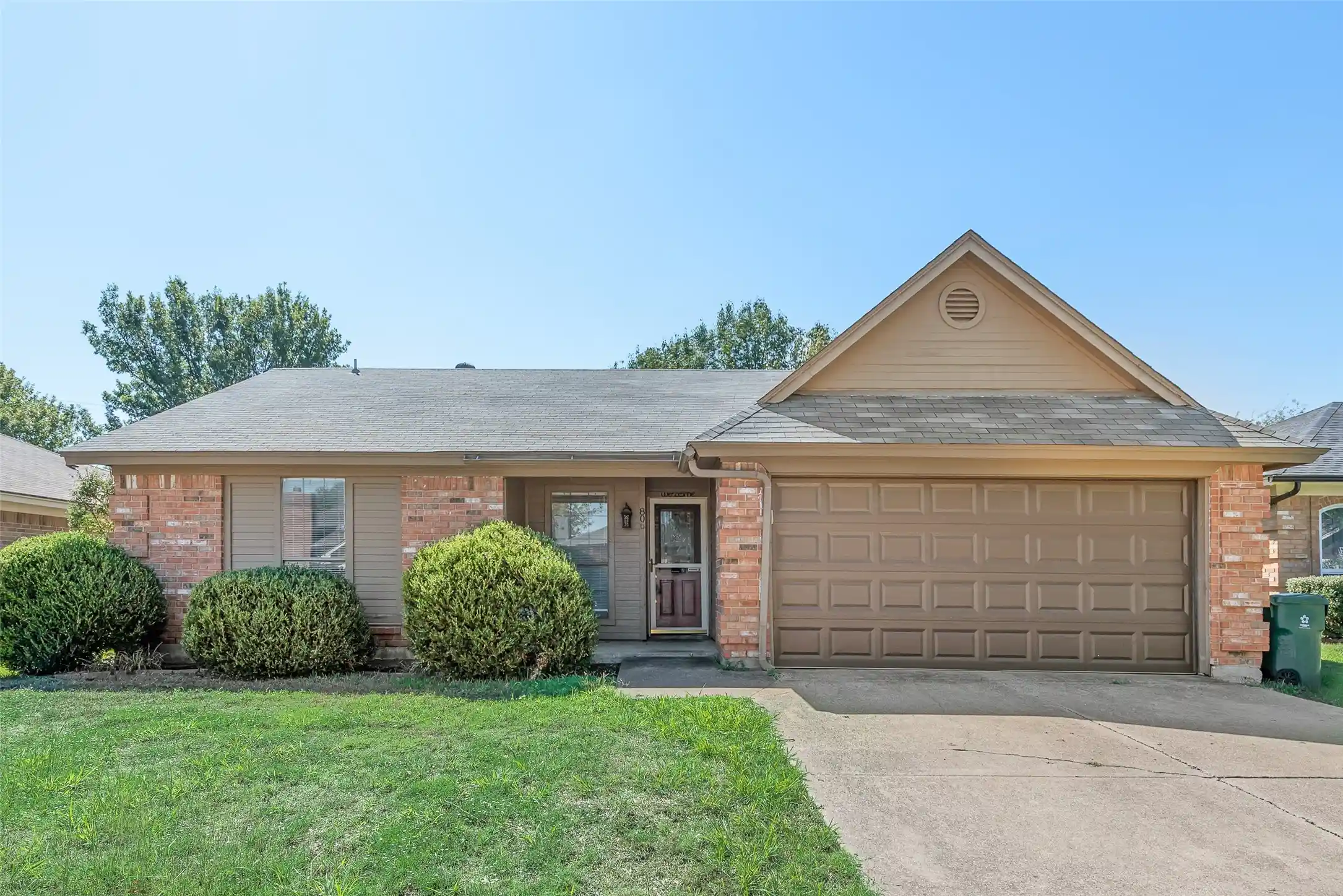 Single family home for sale at 806 Wind Brooke Dr, Arlington, TX 76001 | MLS# 21407504