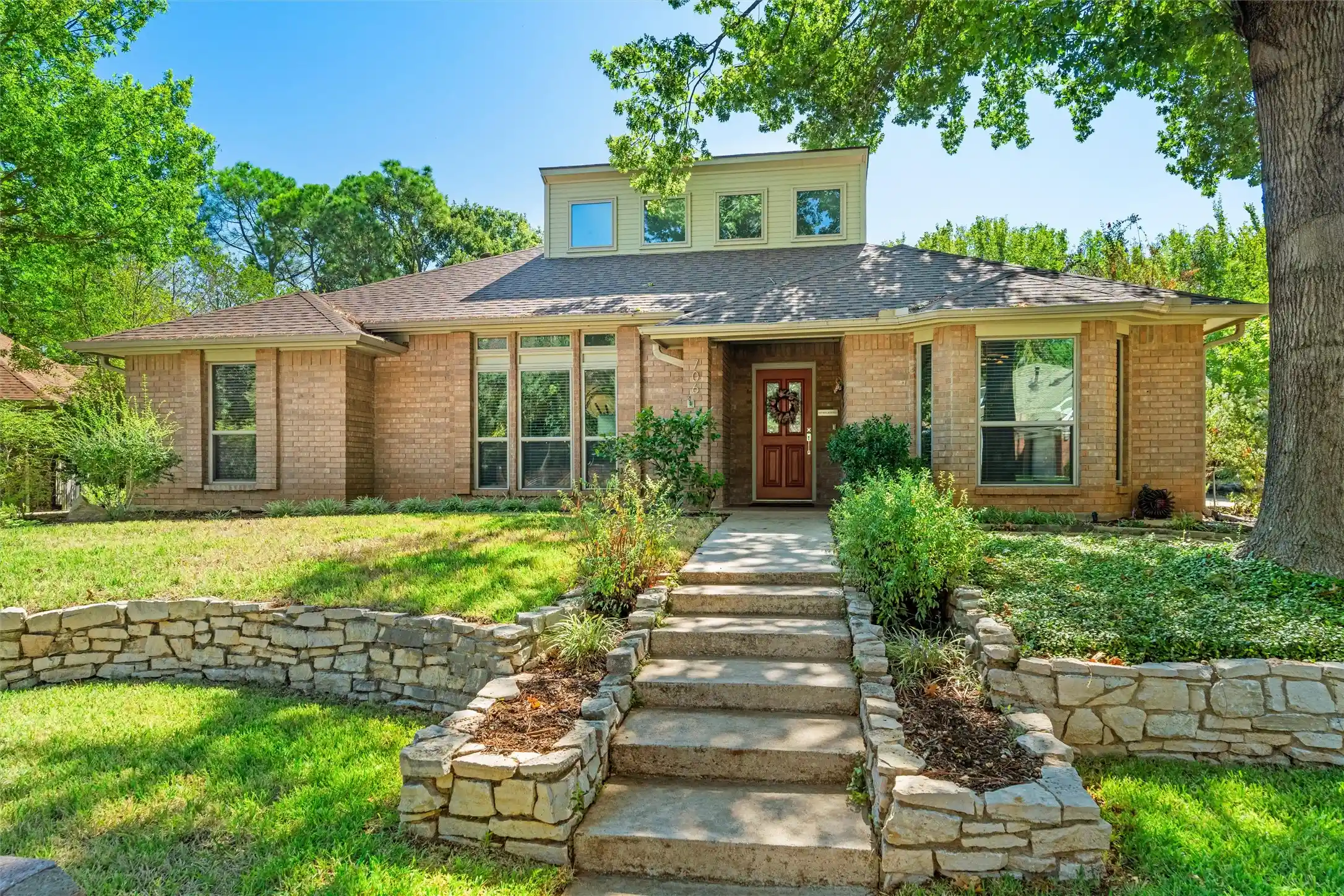 Photo 1 of Single family home for sale at 706 Giltin Ct, Arlington, TX 76006 | MLS# 21403684 | Listing updated on 2026-10-29