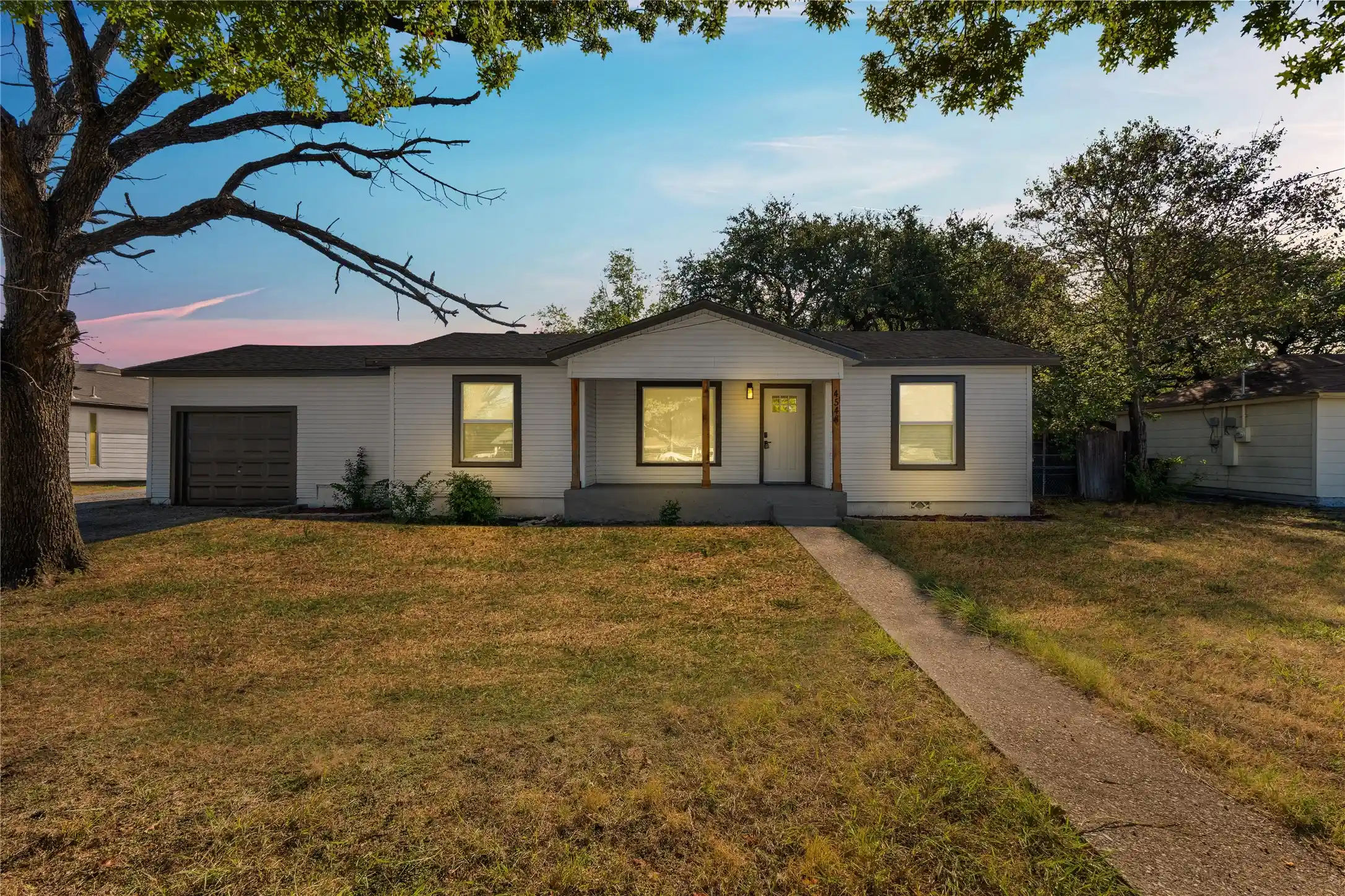 Photo 1 of Single family home for sale at 4548 Hodgkins Rd, Fort Worth, TX 76135 | MLS# 21407967 | Listing updated on 2026-10-18