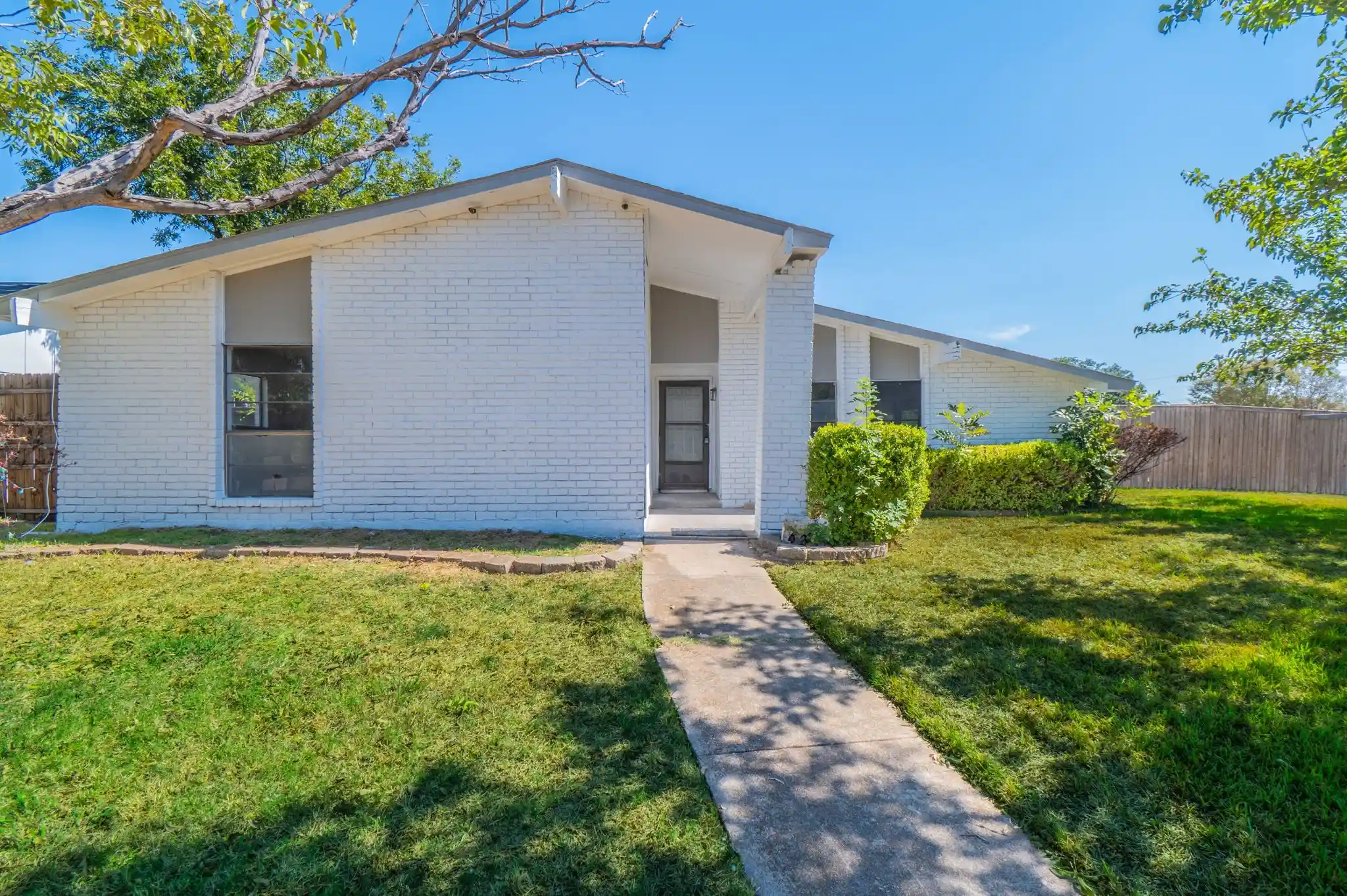 Photo 1 of Single family home for sale at 4312 Woodbluff Dr, Mesquite, TX 75150 | MLS# 21408046 | Listing updated on 2026-10-27