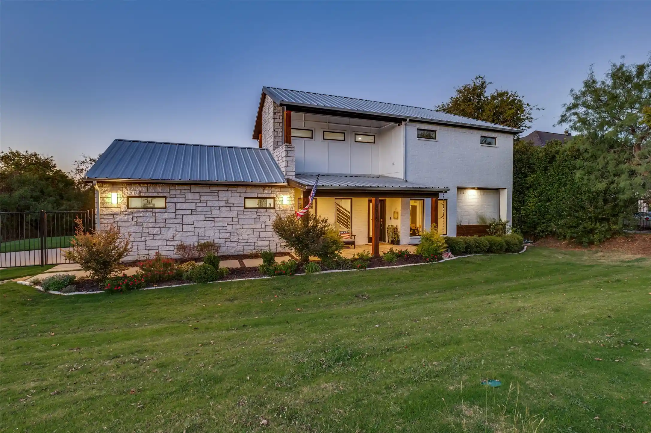 Photo 1 of Single family home for sale at 1115 Moonlight Bay Dr, Cedar Hill, TX 75104 | MLS# 21407989 | Listing updated on 2026-10-23