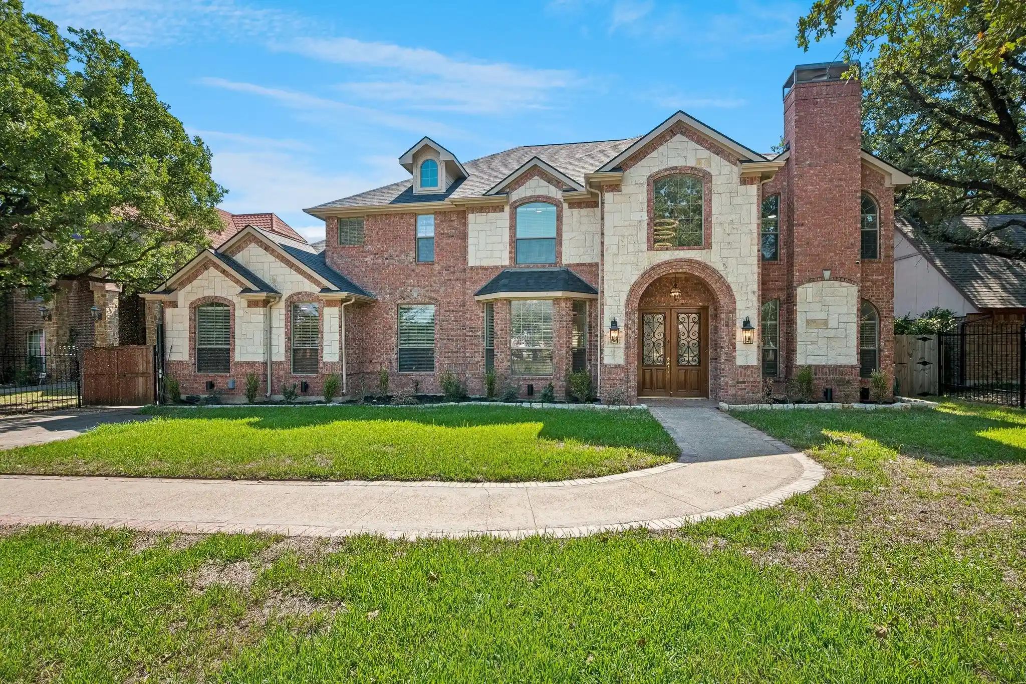 Photo 1 of Single family home for sale at 3848 W Pioneer Dr, Irving, TX 75061 | MLS# 21399429 | Listing updated on 2026-10-25