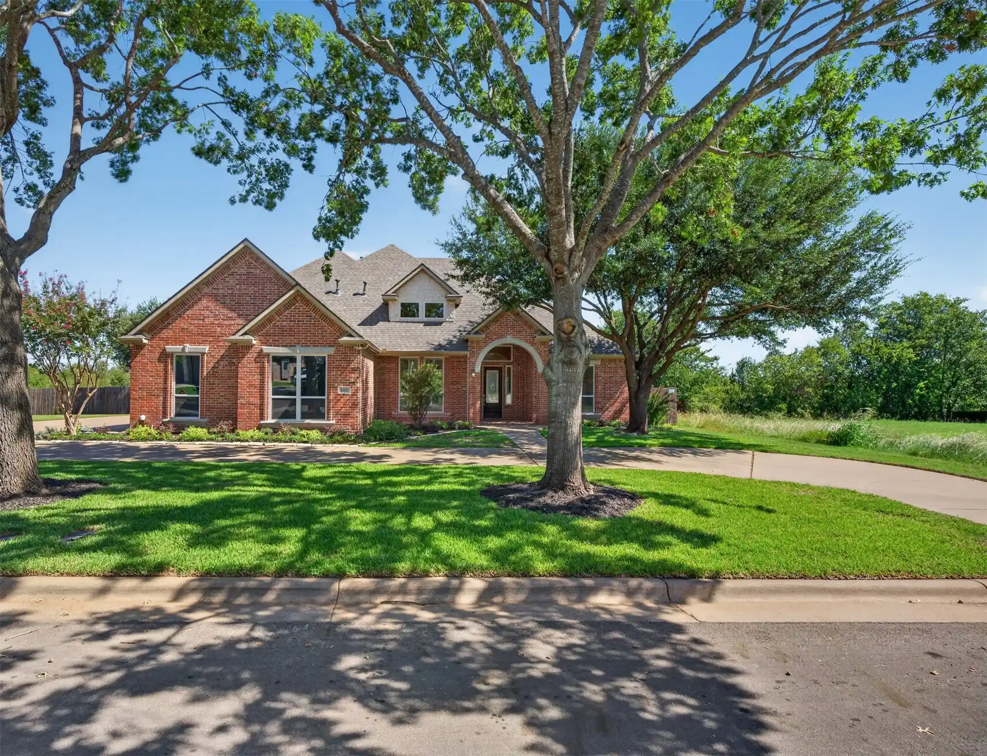 Photo 1 of Single family home for sale at 1601 Bent Crk Dr, Cleburne, TX 76033 | MLS# 21386249 | Listing updated on 2026-10-10