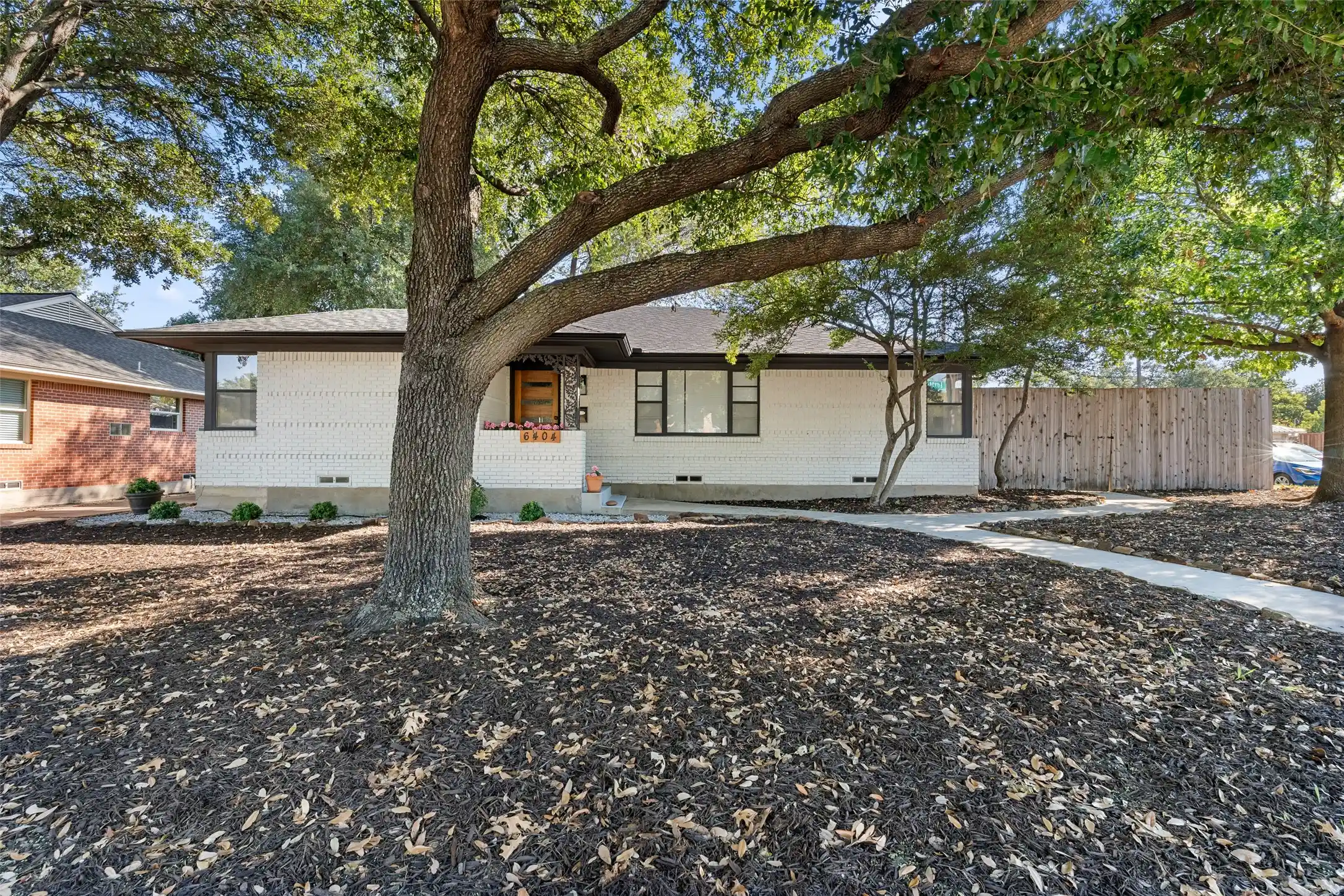 Photo 1 of Single family home for sale at 6404 E Lovers Ln, Dallas, TX 75214 | MLS# 21407845 | Listing updated on 2026-10-18