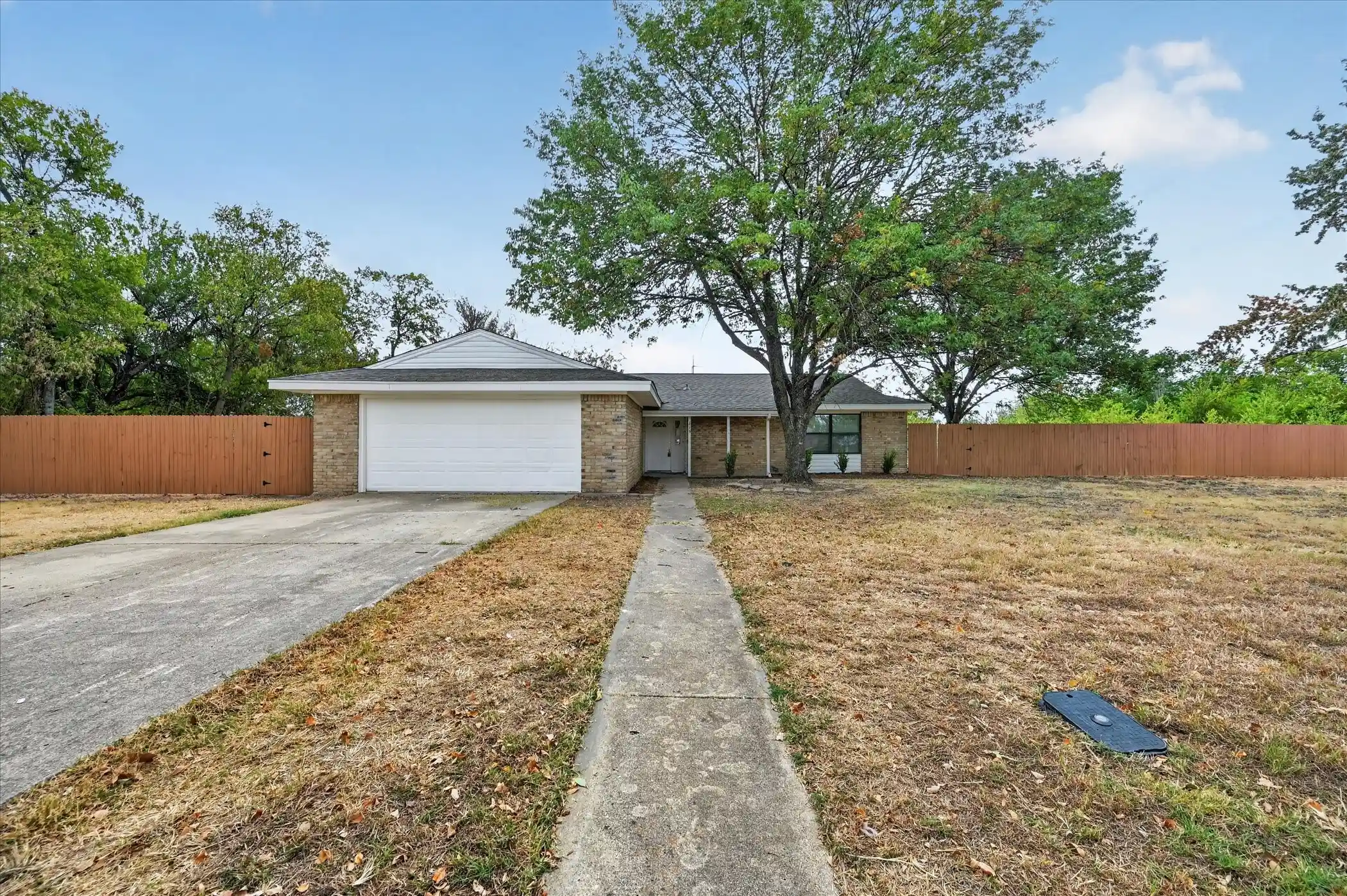 Single family home for sale at 113 Bow Crk Cir, Red Oak, TX 75154 | MLS# 21402388